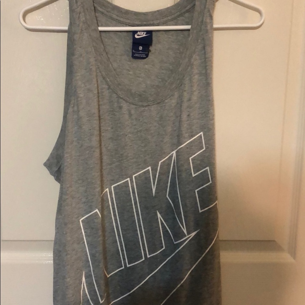 Nike Sleevless XL STILL HAS PART OF TAG